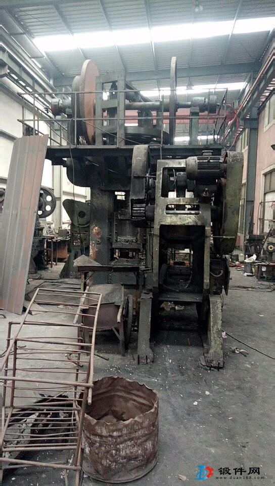 400噸摩擦壓機(jī)