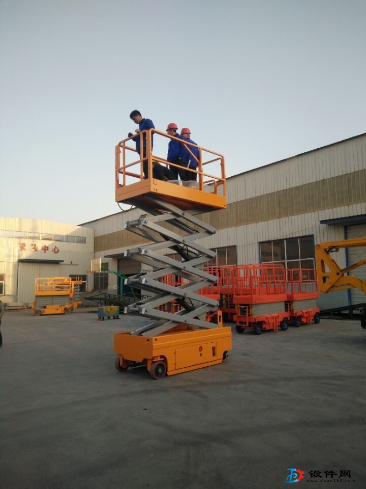 安徽全自行式升降機(jī)移動(dòng)液壓高空登高車(chē)室外維修車(chē)