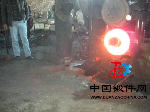 鍛件擴孔.jpg